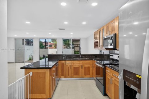 Touwnhouse à vendre à Doral, Floride: 3 chambres, 176.33 m2 № 1921725 - photo 9
