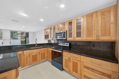 Touwnhouse à vendre à Doral, Floride: 3 chambres, 176.33 m2 № 1921725 - photo 4
