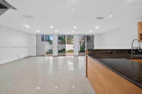 Touwnhouse à vendre à Doral, Floride: 3 chambres, 176.33 m2 № 1921725 - photo 5