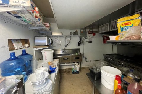 Propiedad comercial en venta en St. Lucie, Florida № 1940250 - foto 17