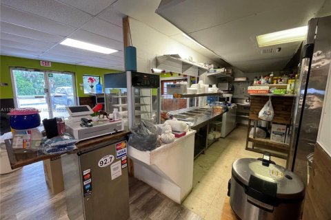 Propiedad comercial en venta en St. Lucie, Florida № 1940250 - foto 15