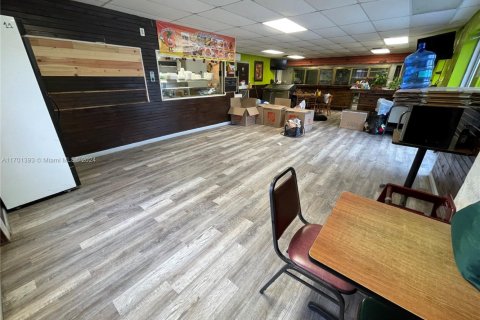 Propiedad comercial en venta en St. Lucie, Florida № 1940250 - foto 1