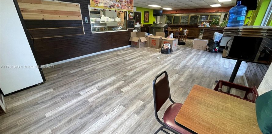 Propiedad comercial en St. Lucie, Florida № 1940250