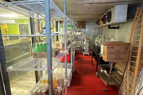 Propiedad comercial en venta en St. Lucie, Florida № 1940250 - foto 14