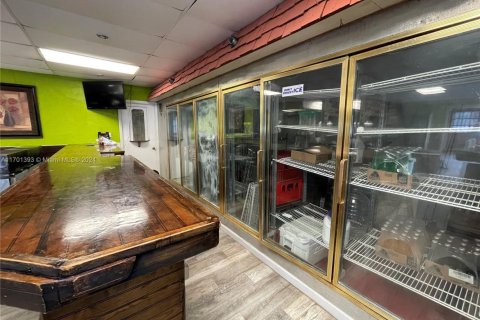 Propiedad comercial en venta en St. Lucie, Florida № 1940250 - foto 11