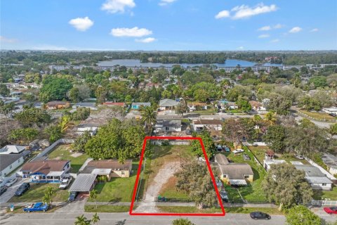 Propiedad comercial en venta en Miami, Florida № 2029969 - foto 9