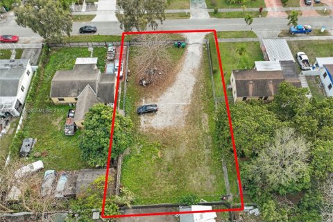 Propiedad comercial en venta en Miami, Florida № 2029969 - foto 4