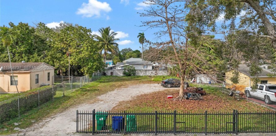 Propiedad comercial en Miami, Florida № 2029969