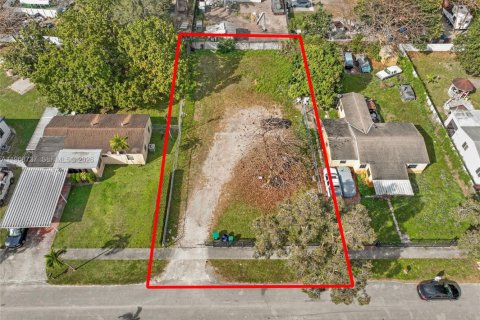 Propiedad comercial en venta en Miami, Florida № 2029969 - foto 5