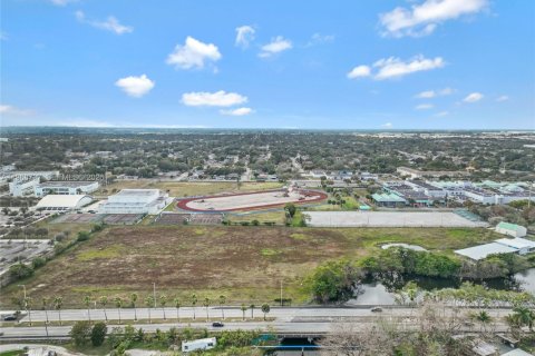 Propiedad comercial en venta en Miami, Florida № 2029969 - foto 11