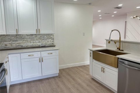 Villa ou maison à louer à Tampa, Floride: 3 chambres, 118.91 m2 № 1767711 - photo 5