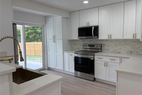 Villa ou maison à louer à Tampa, Floride: 3 chambres, 118.91 m2 № 1767711 - photo 6