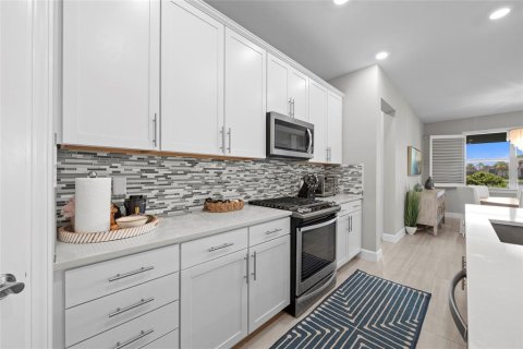 Villa ou maison à vendre à Bradenton, Floride: 4 chambres, 256.87 m2 № 2238025 - photo 13