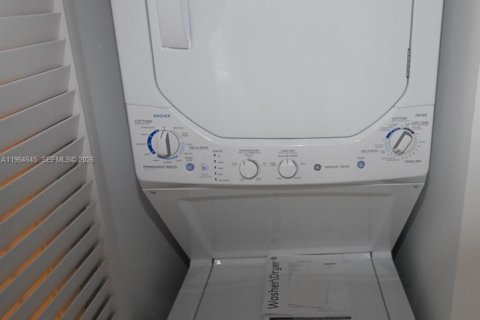 Condominio en venta en Miami Beach, Florida, 2 dormitorios, 65.03 m2 № 2026041 - foto 7