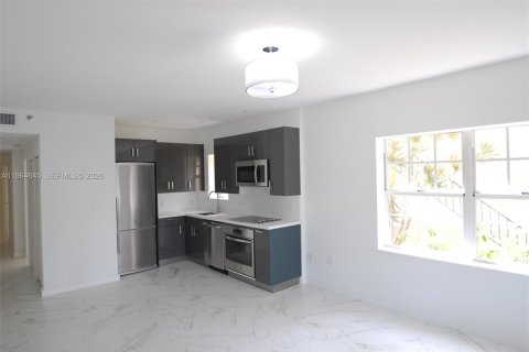 Condominio en venta en Miami Beach, Florida, 2 dormitorios, 65.03 m2 № 2026041 - foto 2