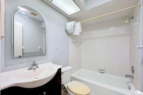 House in Sarasota, Florida 2 bedrooms, 86.4 sq.m. № 2216444 - photo 11