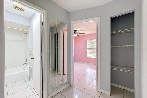 House in Sarasota, Florida 2 bedrooms, 86.4 sq.m. № 2216444 - photo 9