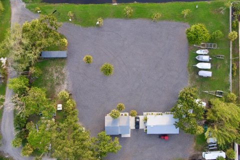 Commercial property in Tarpon Springs, Florida 76.55 sq.m. № 2285640