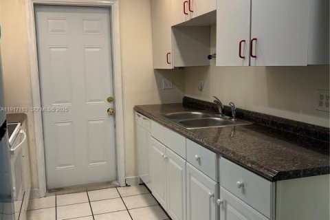 Villa ou maison à louer à Coral Springs, Floride: 4 chambres, 151.52 m2 № 1976647 - photo 14