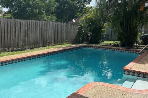 Villa ou maison à louer à Coral Springs, Floride: 4 chambres, 151.52 m2 № 1976647 - photo 4