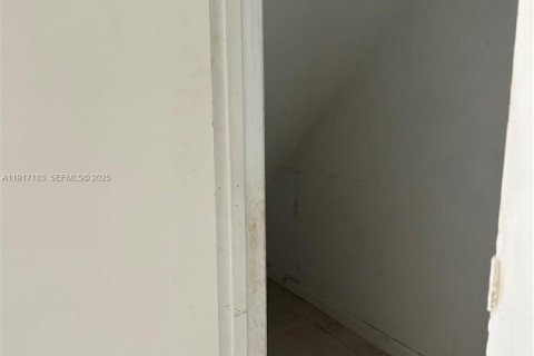 Villa ou maison à louer à Coral Springs, Floride: 4 chambres, 151.52 m2 № 1976647 - photo 9