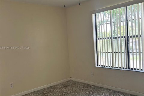 Villa ou maison à louer à Coral Springs, Floride: 4 chambres, 151.52 m2 № 1976647 - photo 17