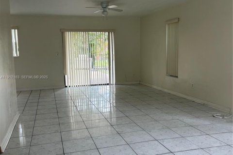 Villa ou maison à louer à Coral Springs, Floride: 4 chambres, 151.52 m2 № 1976647 - photo 8