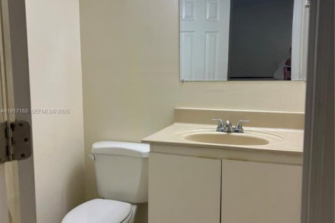 Villa ou maison à louer à Coral Springs, Floride: 4 chambres, 151.52 m2 № 1976647 - photo 12