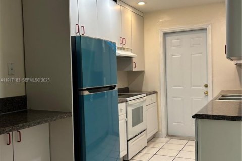 Villa ou maison à louer à Coral Springs, Floride: 4 chambres, 151.52 m2 № 1976647 - photo 13