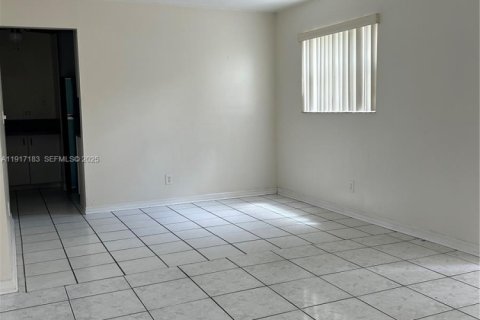 Villa ou maison à louer à Coral Springs, Floride: 4 chambres, 151.52 m2 № 1976647 - photo 10