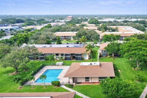 Copropriété à vendre à Hollywood, Floride: 2 chambres, 81.29 m2 № 2081351 - photo 11