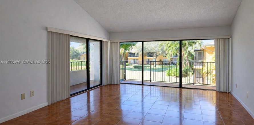Condo à Hollywood, Floride, 2 chambres  № 2081351