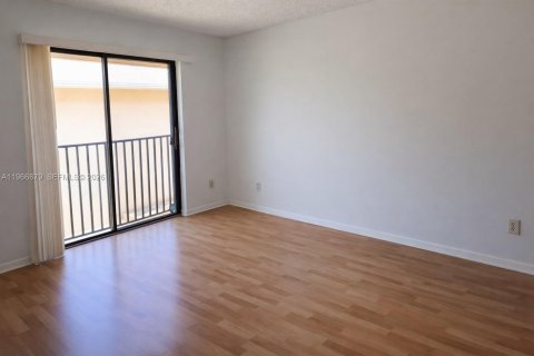 Copropriété à vendre à Hollywood, Floride: 2 chambres, 81.29 m2 № 2081351 - photo 5