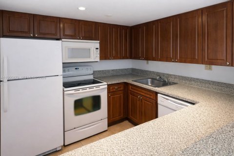 Copropriété à vendre à Hollywood, Floride: 2 chambres, 81.29 m2 № 2081351 - photo 2