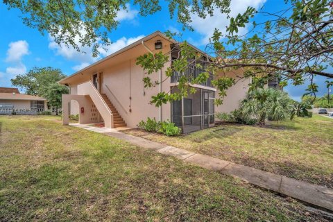 Copropriété à vendre à Hollywood, Floride: 2 chambres, 81.29 m2 № 2081351 - photo 12