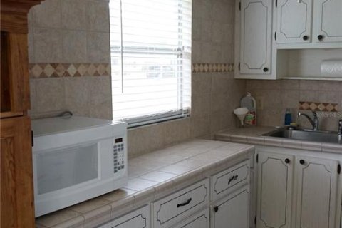 Condo in Sun City Center, Florida, 2 bedrooms  № 1765271 - photo 5