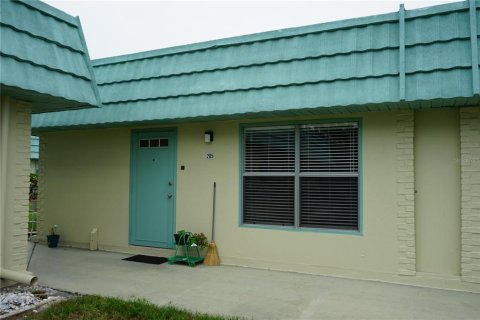 Condo in Sun City Center, Florida, 2 bedrooms  № 1765271 - photo 1