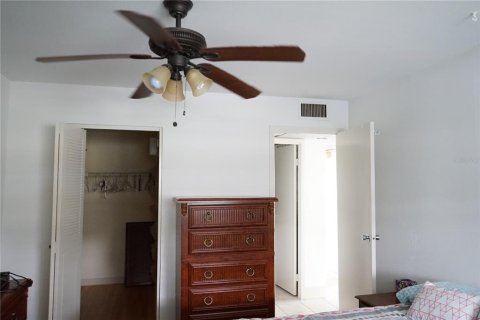 Condo in Sun City Center, Florida, 2 bedrooms  № 1765271 - photo 10
