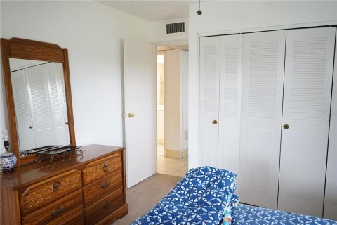 Condo in Sun City Center, Florida, 2 bedrooms  № 1765271 - photo 15