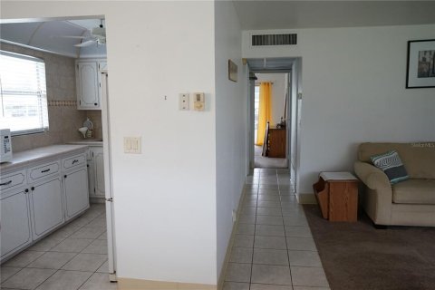 Condo in Sun City Center, Florida, 2 bedrooms  № 1765271 - photo 4