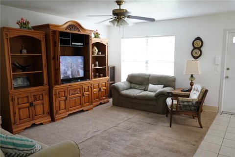 Condo in Sun City Center, Florida, 2 bedrooms  № 1765271 - photo 3