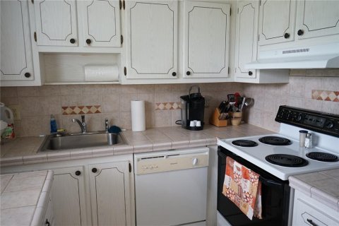 Condo in Sun City Center, Florida, 2 bedrooms  № 1765271 - photo 6