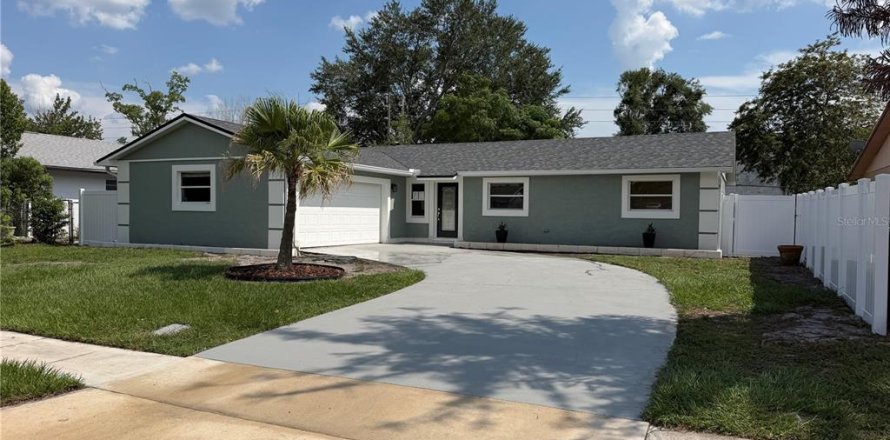 House in Orlando, Florida 3 bedrooms, 140.47 sq.m. № 2351597