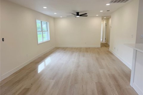 House in Orlando, Florida 3 bedrooms, 140.47 sq.m. № 2351597 - photo 7