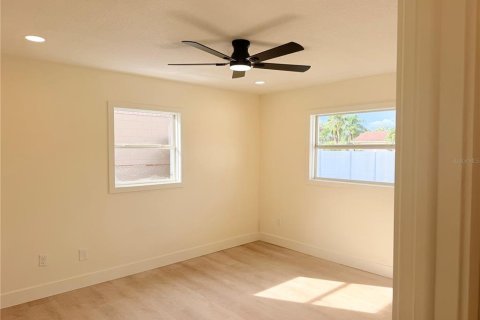 House in Orlando, Florida 3 bedrooms, 140.47 sq.m. № 2351597 - photo 15