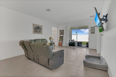House in Haines City, Florida 4 bedrooms, 194.17 sq.m. № 1556347 - photo 4