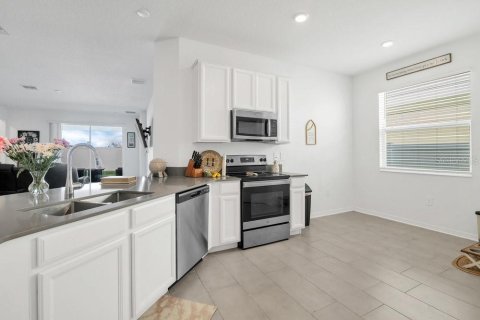 House in Haines City, Florida 4 bedrooms, 194.17 sq.m. № 1556347 - photo 8
