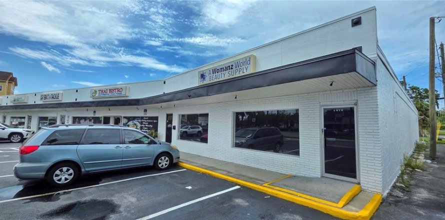 Immobilier commercial à New Port Richey, Floride 1253.25 m2 № 1792053