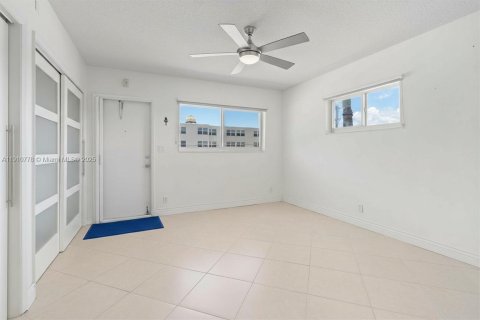 Condominio en alquiler en Fort Lauderdale, Florida, 1 dormitorio, 65.03 m2 № 2056449 - foto 10