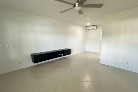 Condominio en alquiler en Fort Lauderdale, Florida, 1 dormitorio, 65.03 m2 № 2056449 - foto 6